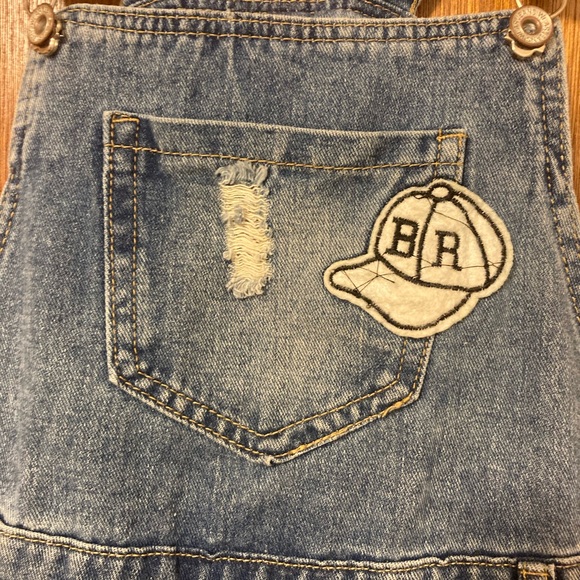 Girls Jean short overalls. Distressed with adjustable straps and stud buttons - Picture 2 of 9